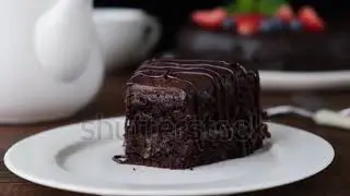 CINCO DICAS PARA O BOLO DE CHOCOLATE FICAR BEM ESCURINHO, AVELUDADO E MOLHADO. Mais uma Dica