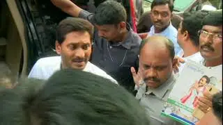 YSRCP Chief YS Jagan starts from Hyderabad party office to Amaravati