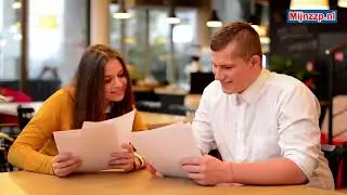 What does a policy advisor do?