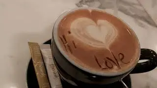 LONDON. HARRODS.IN THE BEAUTIFUL CAFE .COFFEE.ЛОНДОН. ХАРРОДС.ОЧЕНЬ КРАСИВОЕ КАФЕ.ПЬЁМ КОФЕ.