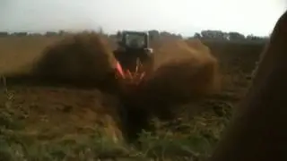 JD 6930 con scavafossi