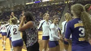 No. 8 Kentucky vs UNI Volleyball - huddle 2