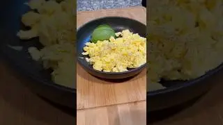 The Secret to Fluffy Keto Scrambled Eggs 🍳✨