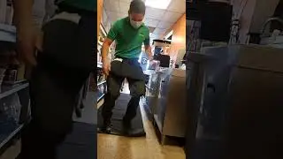 Restaurant employee dance#restaurantlife #workdance #funatwork #employeelife
