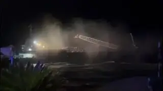 Marina di Massa, una nave cargo si schianta contro il pontile