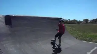 Rolling in the Tugun Half Pipe.MOV