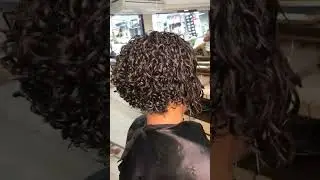 Transforma&ccedil;&atilde;o Incr&iacute;vel: Corte de Cabelo Cacheado Josi Pitangui - O Segredo para Cachos Perfeitos!