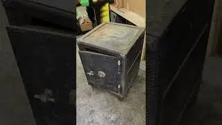 Arcadia Auctions #4: 120+ year old antique safe