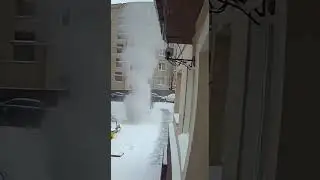 Снежный торнадо в Москве редкое явление попало на камеры