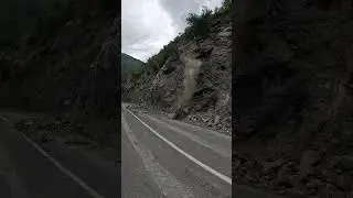 The Silent Heroes of the Roads Are at Work! #rockfall #hardwork #rockscaling
