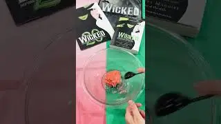 Let&rsquo;s make Wicked Elphaba Cupcakes & Glinda Cookie dough pops