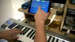 Strings BS-16i no iPad Mini Retina com M-AUDIO Keystation 49