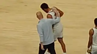 Watching Steph Curry injure his shoulder  live Dec 14 2022.