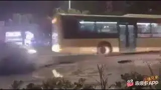 रोड़ पे khhde या khhado मे रोड़