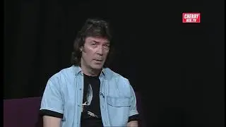 Steve Hackett on gaining success in the face of Punk music