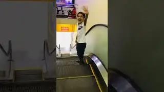 Be careful when you go on#escalator  😍No fear kids#shorts#youtubeshorts #ytshorts #trending #short