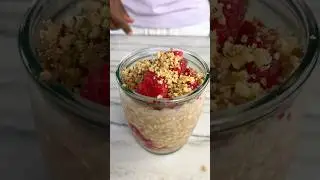 Easy Vegan Raspberry Overnight Oats!