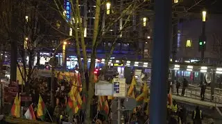 Polizei begleitet Demo Solidarität mit Rojava am Bonner Bertha-von-Suttner-Platz am 26.01.26