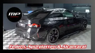 Federn, Spurplatten + Lenkrad, Head-Up Display, Armlehne und vieles mehr in Alcantara im BMW M240i!
