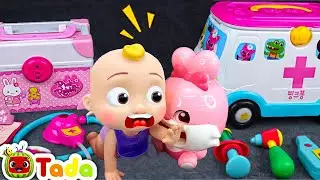 Satisfying with Unboxing Doctor Toys Playset, COCOMELON Ambulance set Review | Tada Unboxing