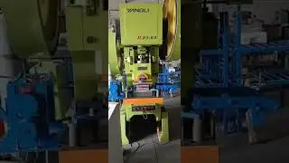 GST 40T automatic concertina razor barbed wire mesh fence making machine with factory price