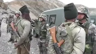 Indian and Chinese soldiers standoff at galwan Valley