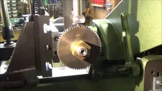 Cutting gears with a lathe