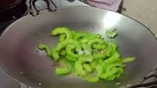 Masak semple sahaja,peria dan terung pipit.