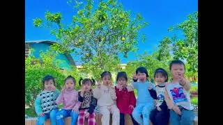 B&eacute; dạo chơi vườn rau,Vườn cổ t&iacute;ch,lớp MG A3