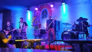 7 Foot Jr - Mahiwagang Oo @ 70's Bistro