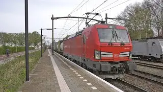 DB 193 346 met goederentrein komt door station Tilburg Universiteit