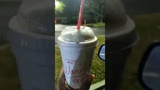 Cold treats peppermint 🥛 #youtubeshorts #shortsreels #shortsfeed #shorts #holiday #foodie #icecream