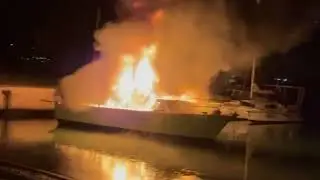 Barca a fuoco a Porto Palo di Menfi