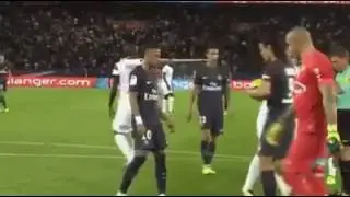Cavani refusing to give the penalty to Neymar