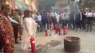 How to use a Fire Extinguisher #youtubeshorts  #youtube  #fireextinguisher #fireextinguishertraining