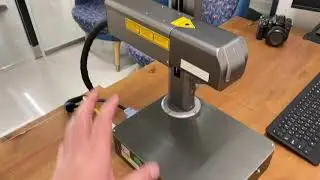Fiber laser marking machine آلة الحفر بالفايبر ليزر