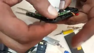 How to Replace a Vodafone VFD 320 Touch Screen