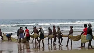 INDIA 2016 KERALA CHOWARA BEACH   FISHERMEN