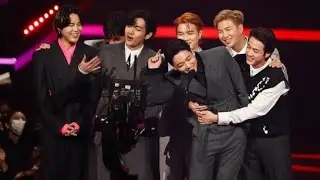 FANCAM - BTS winning ARTIST OF THE YEAR at AMAs 2021 (1080p)