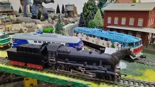Parow&oacute;z LHS IVATT CLASS2 46400/ Spalinow&oacute;z Ludmiła BR234 352-12-6 pusch-pull w malowaniu Świątecznym