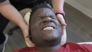 Clint Capela poddaje się GŁOŚNYM korektom kręgosłupa!