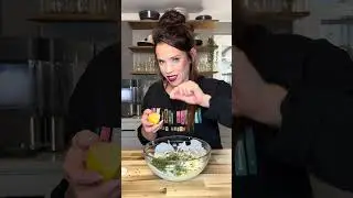 Домашний соус ранч, картофельный фарш, завернутый в бекон, халапеньо, картофельные шкурки и курин...