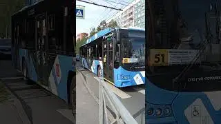 приветливая водитель на троллейбусе ВМЗ 5298 авангард
