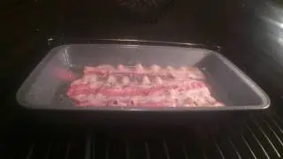 Bacon Baking in oven (Timelapse)