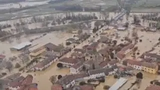 Heavy rain causes flooding in Italy