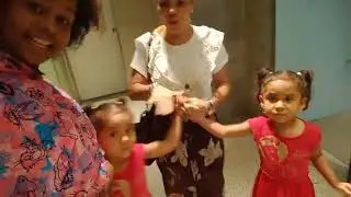 Eu no shopping passeando com a minha avó 😃