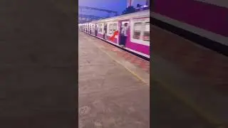 #trainvideo #train #dangeroustravel #ytshorts #ytshorts #shortsfeed #shortsvideo #reels #tranding
