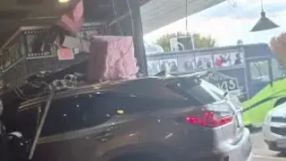 Car crashes into Houston restaurant