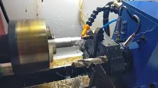 Turning job  on cnc lathe Trainer
