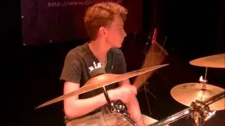 Daan speelt Englishman In New York. Voorspeeldag drumschool logblock 2015